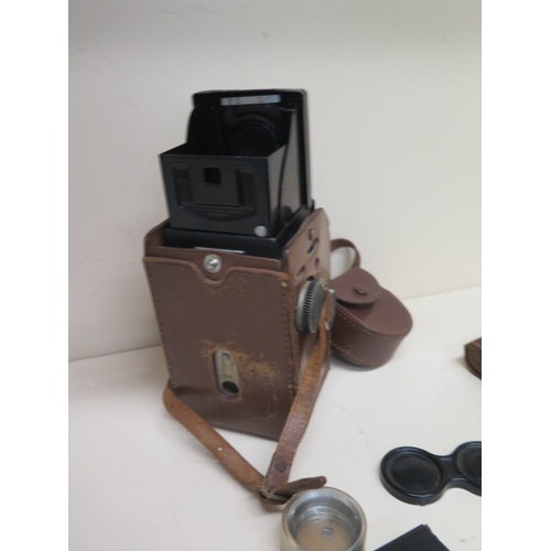 404 - A Walz Wagoflex camera with matching fitted brown leather case and accessories