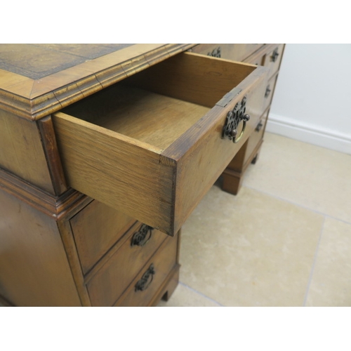 509 - A good quality late 19th century walnut nine drawer knee hole desk with a leather inset top - Width ... 