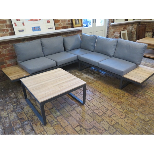 528 - A second hand corner garden sofa set - 240cm x 240cm