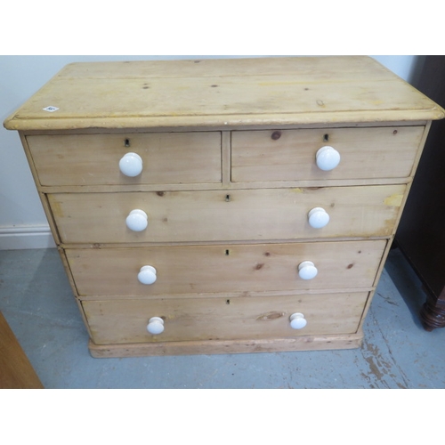 567 - A Victorian pine chest of drawers - in good condition - Width 97cm x Height 87cm