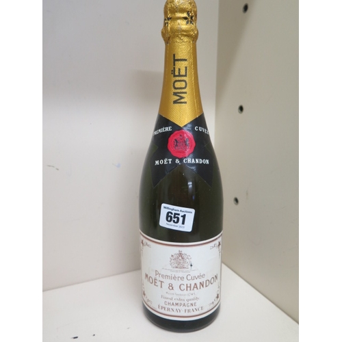 651 - A bottle of Moet er Chandon Champagne Premier Curvee