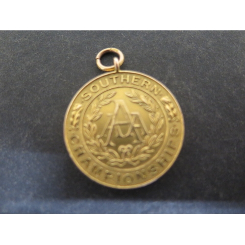 75 - A 9ct yellow gold winners medal 'AAA Southern Championships, Throwing the Javelin 1932 Winner A.R.P.... 