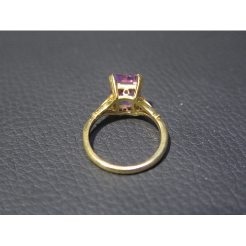 81 - A 9ct yellow gold amethyst ring size M/N - weight approx 3.3 grams