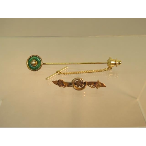 109 - An 18ct yellow gold (tested) tie pin with jade and pearl together with a 9ct rose gold brooch