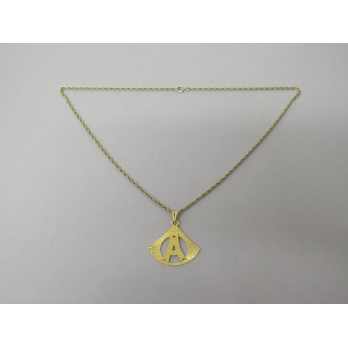 119 - A 9ct yellow gold (hallmarked) pendant on chain - pendant with letter A - approx 3.5cm - chain appro... 