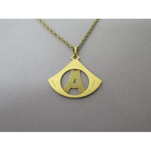 119 - A 9ct yellow gold (hallmarked) pendant on chain - pendant with letter A - approx 3.5cm - chain appro... 