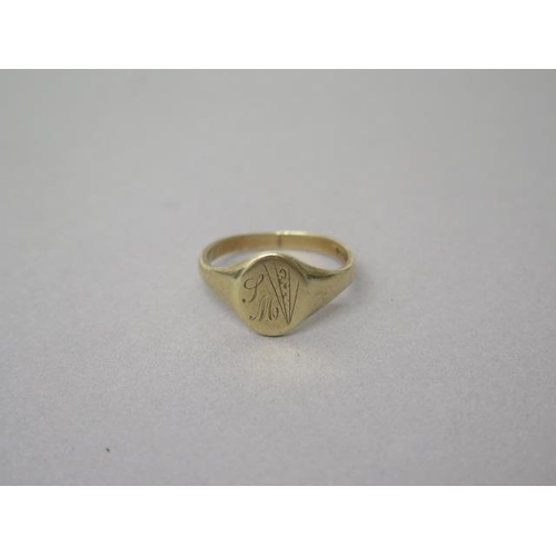 123 - A gents 9ct yellow gold (hallmarked) signet ring size 4 - weight approx 5.7 grams