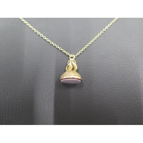 138 - A 9ct yellow gold chain (hallmarked) with 9ct gold (tested) fob pendant - chain 44cm, fob 2cm - tota... 