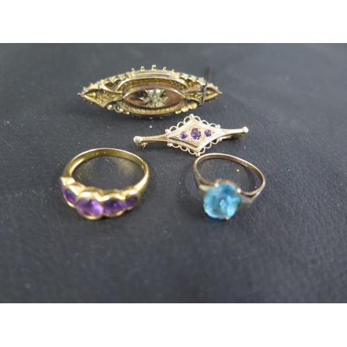 195 - Two 9ct gold dress rings and two 9ct gold brooches - approx weight 10.8 grams