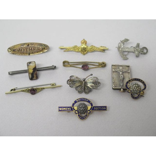 199 - Assorted brooches, mostly gilt metal, some military - 10 in the lot