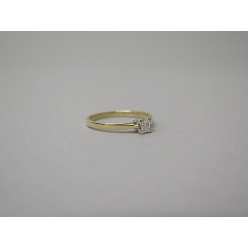 215 - A 9ct yellow gold princess cut diamond ring - diamond approx 0.25ct - carat weight marked to inside ... 