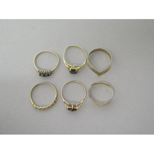 226 - Five 9ct (hallmarked) rings, various - total weight approx 6.4 grams - with an 18ct (tested) heavily... 