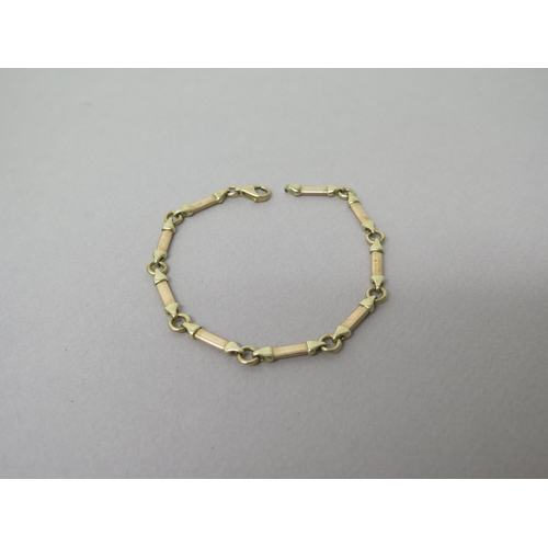 227 - A 9ct bi-colour gold (hallmarked) bracelet - approx 19cm - weight approx 7.2 grams