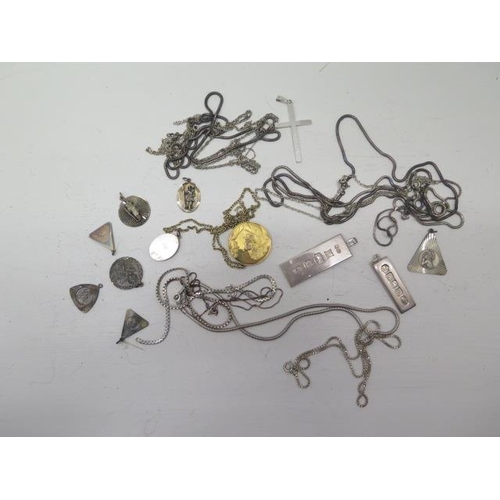 229 - Silver chains and pendants - weight approx 5.8 troy oz