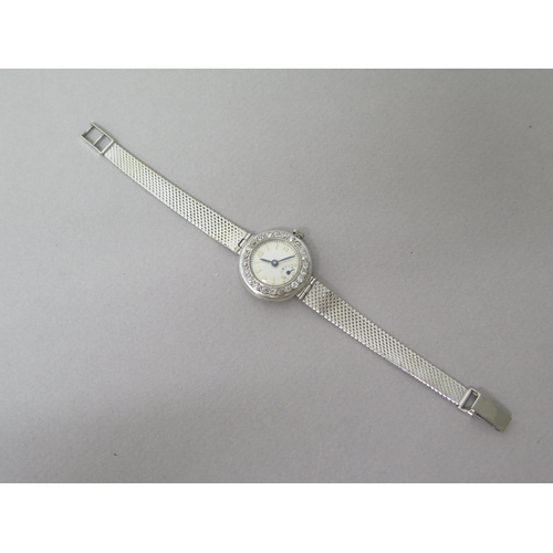 231A - A ladies Hydepark Watch Co 18ct white gold (hallmarked) cased bracelet watch - round case approx 23m... 