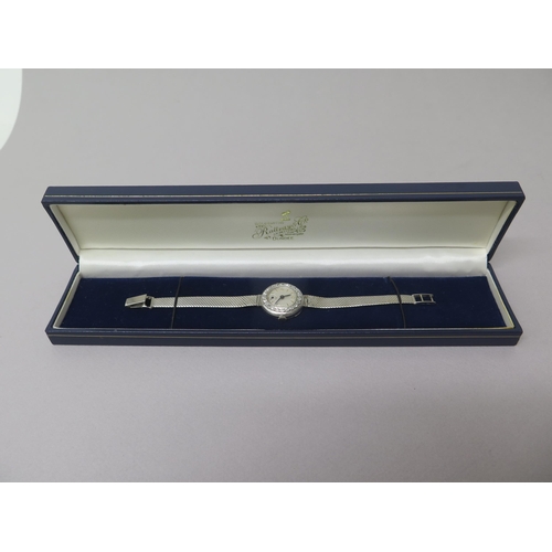 231A - A ladies Hydepark Watch Co 18ct white gold (hallmarked) cased bracelet watch - round case approx 23m... 