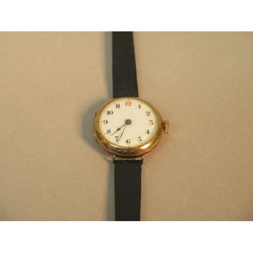 244 - A 15ct yellow gold (hallmarked) cased ladies Trench watch - round case approx 23mm with leather stra... 