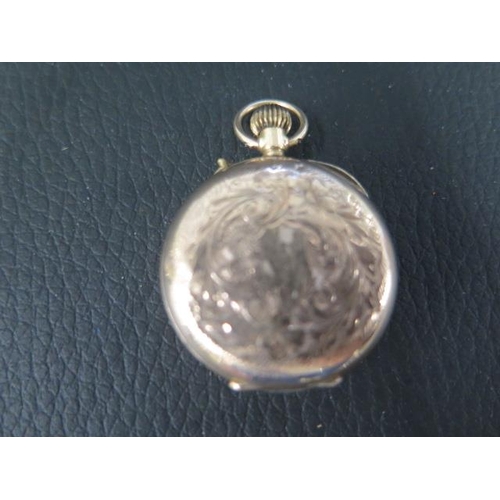 264 - A 9ct gold keyless open face fob watch the 25mm dial with Roman numerals - approx weight 16.85 grams... 