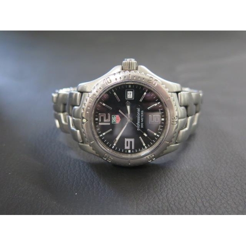 279 - A gents Tag Heuer Professional quartz bracelet watch with black dial, with date aperture - steel cas... 