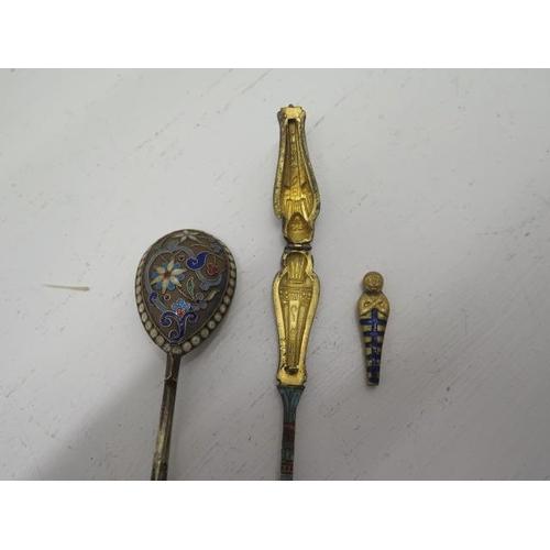 280A - A Russian silver gilt and enamel spoon (hallmarked)  with enamel in very good overall condition appr... 