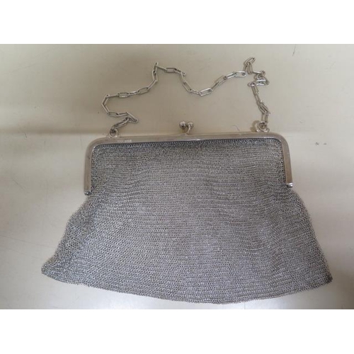 282 - A silver ladies chain link evening bag - approx 15.5cm - weight approx 6.8 troy oz