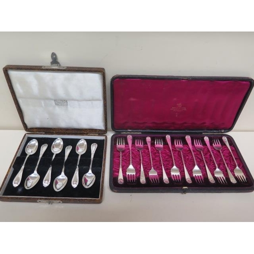 284 - A set of 12 silver fruit forks, Martin & Hall, Sheffield 1894 - each approx 11cm - in original fitte... 