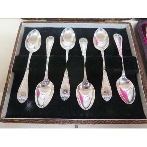 284 - A set of 12 silver fruit forks, Martin & Hall, Sheffield 1894 - each approx 11cm - in original fitte... 