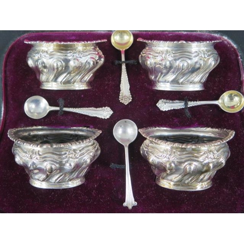 291 - A late Victorian boxed set of four silver salts hallmarked Birmingham 1900 with an Art Nouveau each ... 