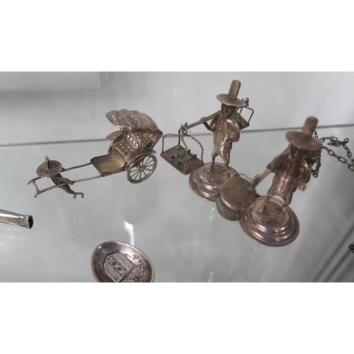 302 - Assorted silver items to include: A set of eight Edwardian coffee bean spoons, an Edwardian match bo... 