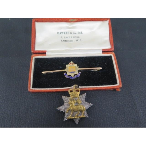 451 - A 9ct rose gold and enamel East Surrey Regt sweetheart brooch - approx 6cm - weight approx 3.5 grams... 