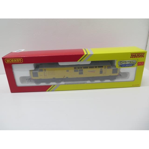 460 - A Hornby boxed class 37 Locomotive - as new