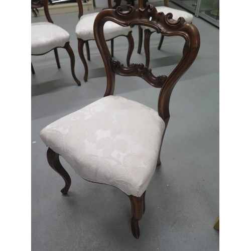 510 - A set of four mahogany dining chairs on cabriole legs - in good condition, nicely upholstered in a c... 