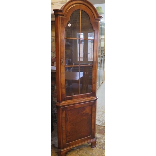 516 - A good quality 20th century burr walnut corner cupboard - in good condition - Height 190cm