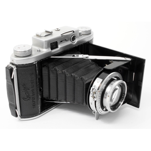 A Houghton Ensign Selfix 820 Special camera - Ross Xpress F3.8