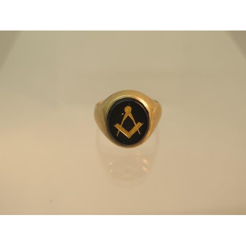 82 - A 9ct yellow gold (hallmarked) Masonic gents signet ring size Q - weight approx 6.9 grams