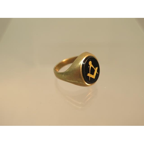 82 - A 9ct yellow gold (hallmarked) Masonic gents signet ring size Q - weight approx 6.9 grams