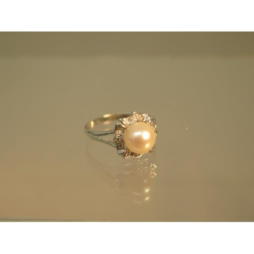 90 - An 18ct white gold (hallmarked) Akoya pearl ring size S - weight approx 3.6 grams