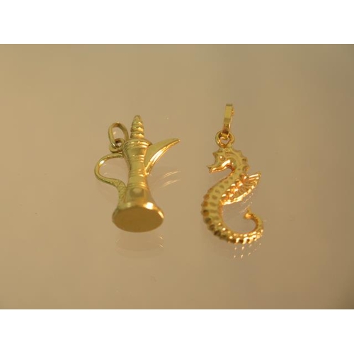 93 - Two 9ct yellow gold (tested) charms of a sea horse and a ewer - approx 2.5cm - weight approx 4.2 gra... 