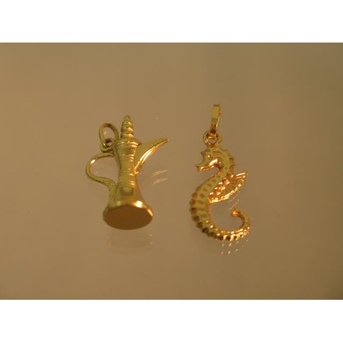 93 - Two 9ct yellow gold (tested) charms of a sea horse and a ewer - approx 2.5cm - weight approx 4.2 gra... 