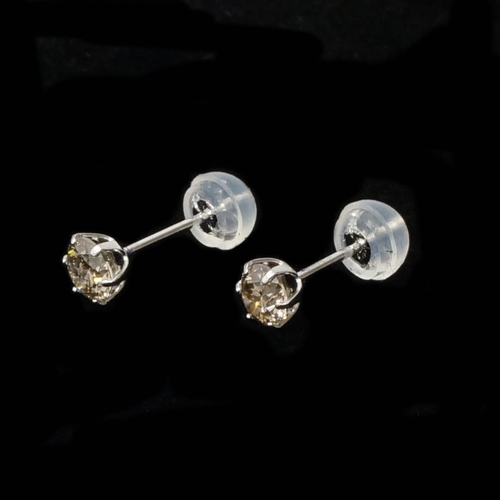 99 - A pair of platinum 6-claw set diamond studs with rubber-capped butterflies, boxed - round brilliant ... 