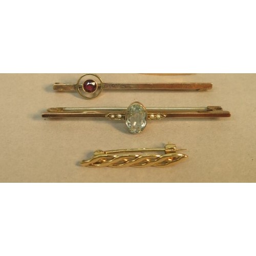 137 - Three 9ct gold brooches - One with Aquamarine and pearls (hallmarked) 505cm - one with garnet (hallm... 