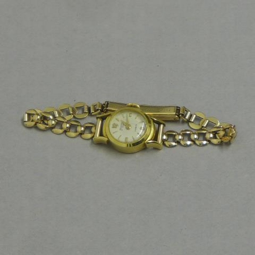 251 - A ladies 18ct yellow gold cased (hallmarked) Nivada bracelet watch - round case approx 16cm with 9ct... 