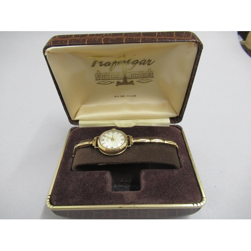 263 - A ladies 9ct yellow gold hallmarked cased Smiths Astral wristwatch, 23mm round case, with gold colou... 