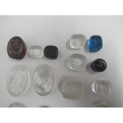 352 - James Tassie Intaglio seals - a collection of 17 clear and coloured