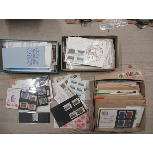 387 - A quantity of stamps - Mainly GB including definitive, presentation, collectors packs, mint, unmount... 