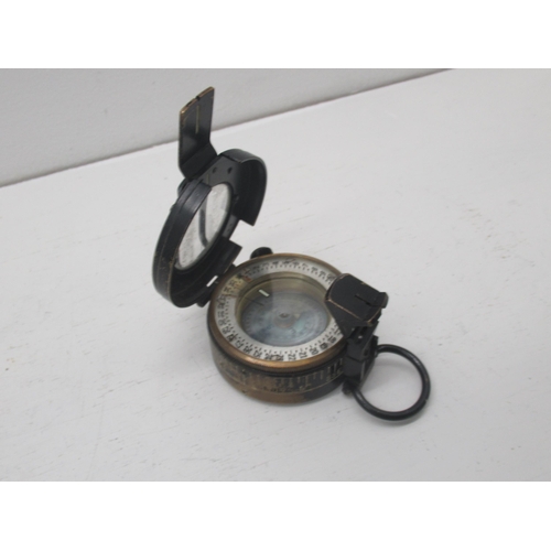 441 - A WWII military type compass, working in saleroom