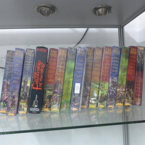 463 - A selection of Lord of the Rings - please see images for listing