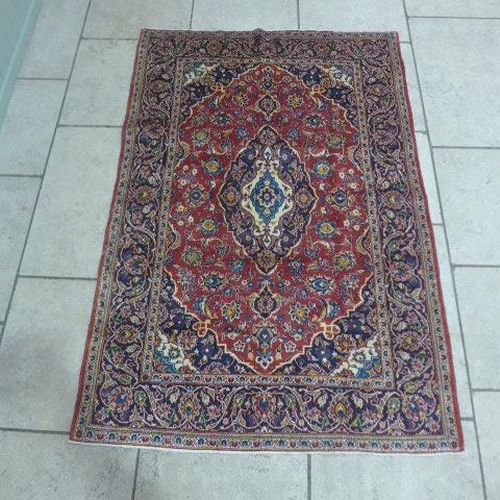 490 - A Kashan hand knotted woollen rug - 2.15m x 1.05m