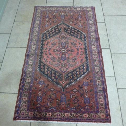 494 - A Hamadan hand knotted woollen rug - 2.26m x 1.30m