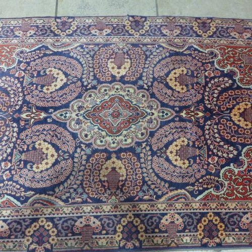 495 - A Kashan hand knotted woollen rug - 2.18m x 1.30m